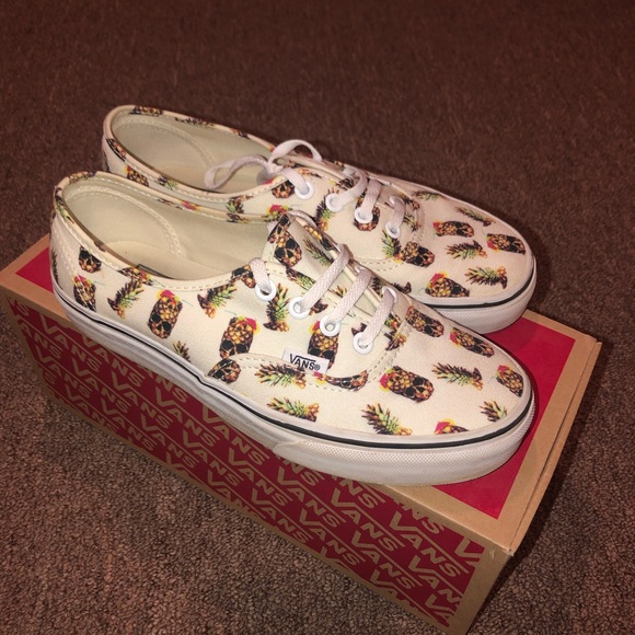 Vans Shoes - VANS AUTHENTIC